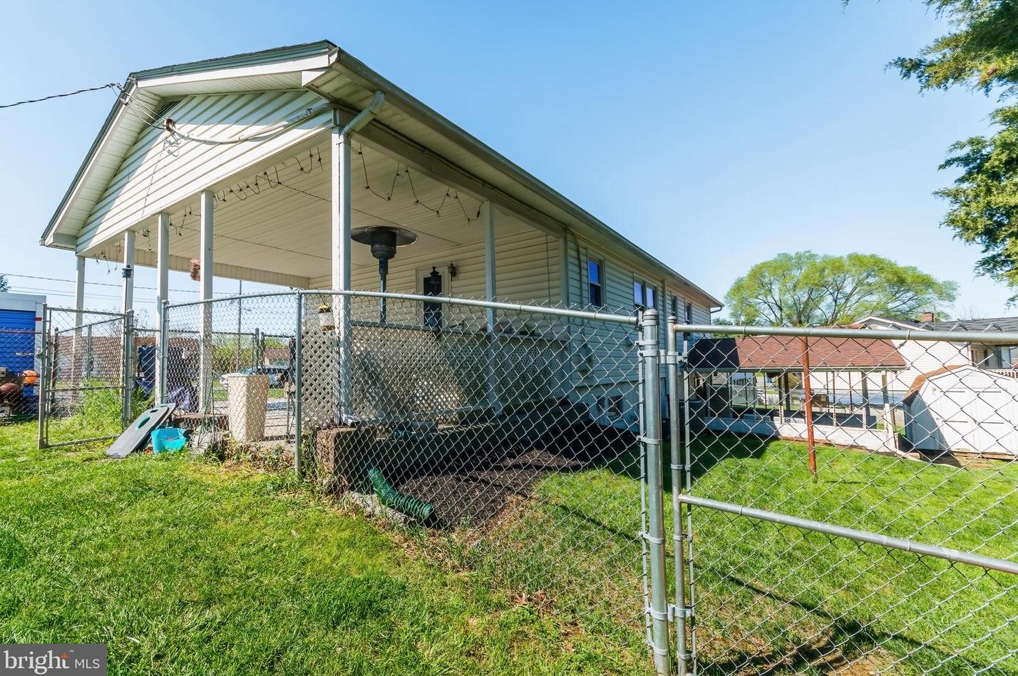 105 Huntcrest Cir, Winchester VA  22602-6404 exterior