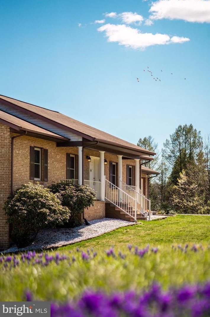 208 Sorrel Ln, Winchester VA  22602-4756 exterior