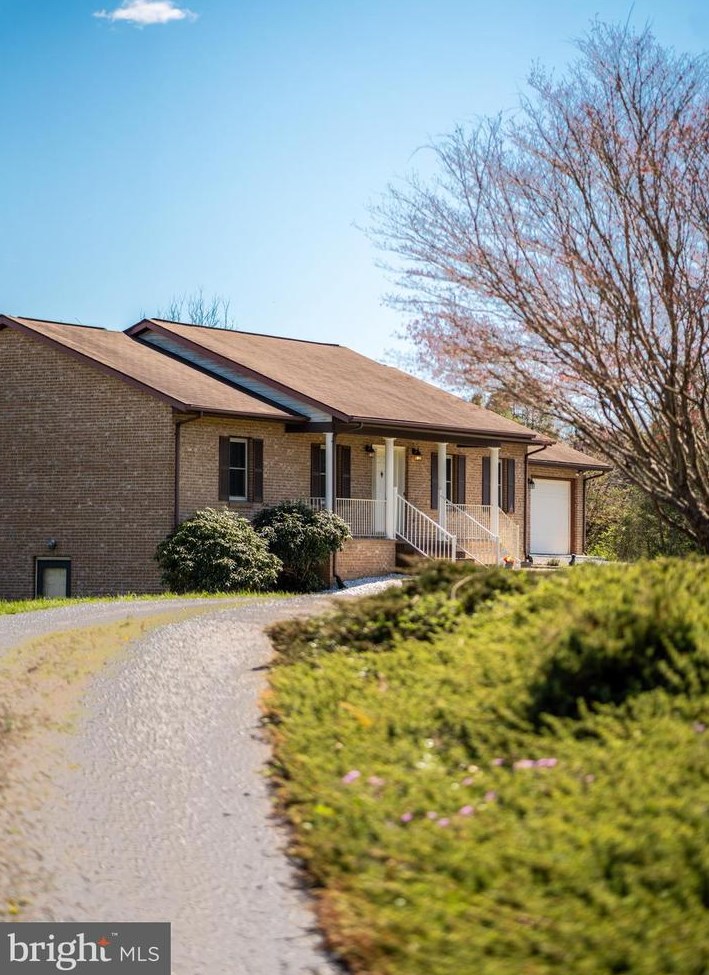 208 Sorrel Ln, Winchester VA  22602-4756 exterior