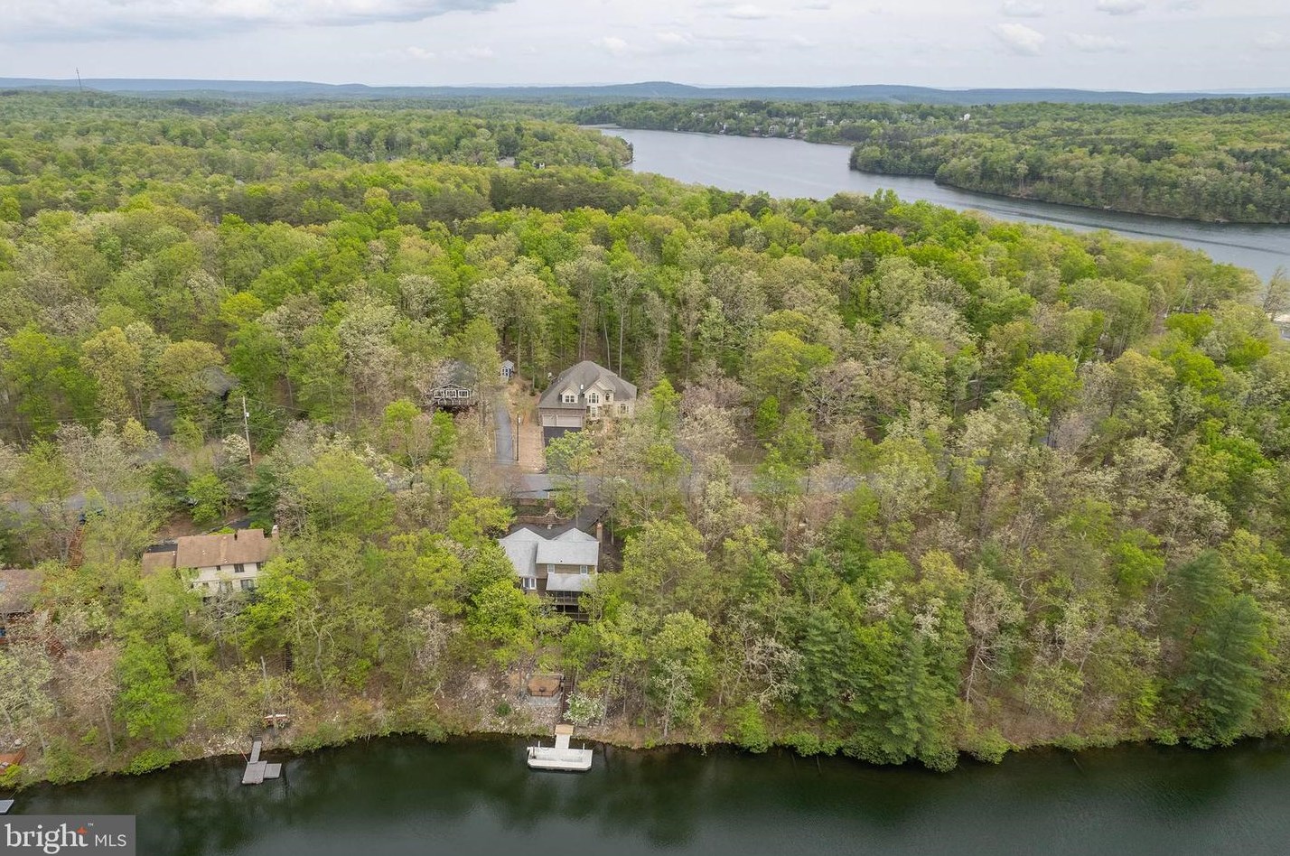 1064 Lakeview Dr, Cross Junction, VA 22625