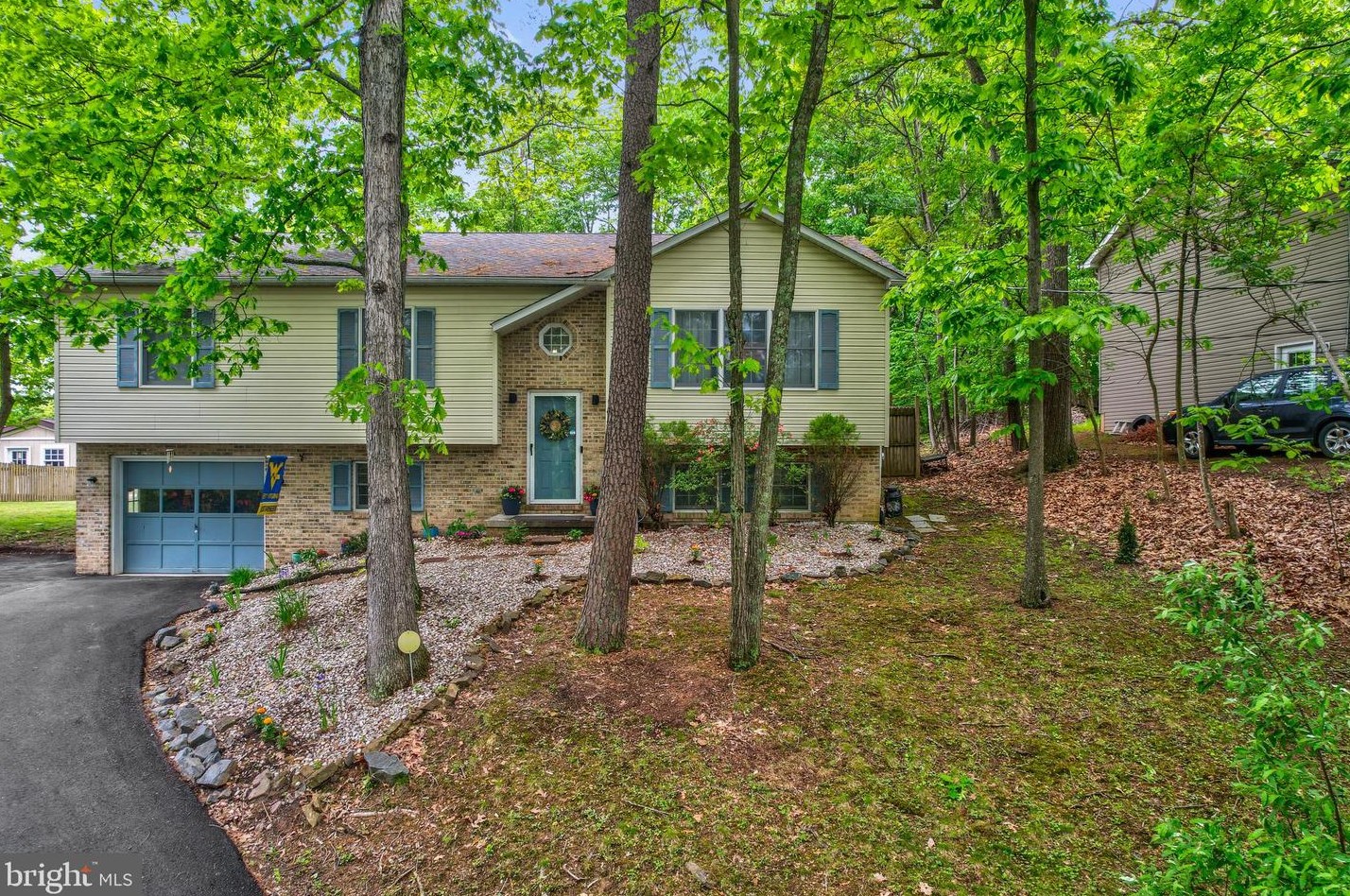 1224 Lakeview Dr, Cross Junction, VA 22625