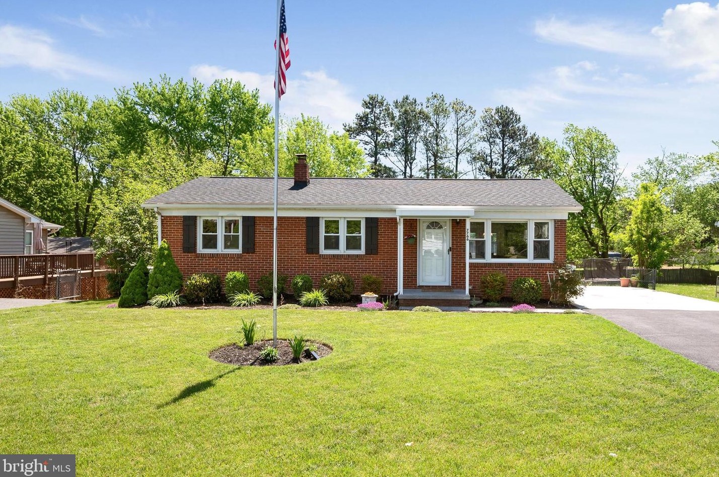 7766 Church St, Middletown, VA 22645