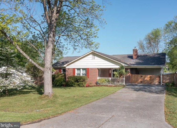 208 Caroline Ave, Stephens City, VA 22655-5926