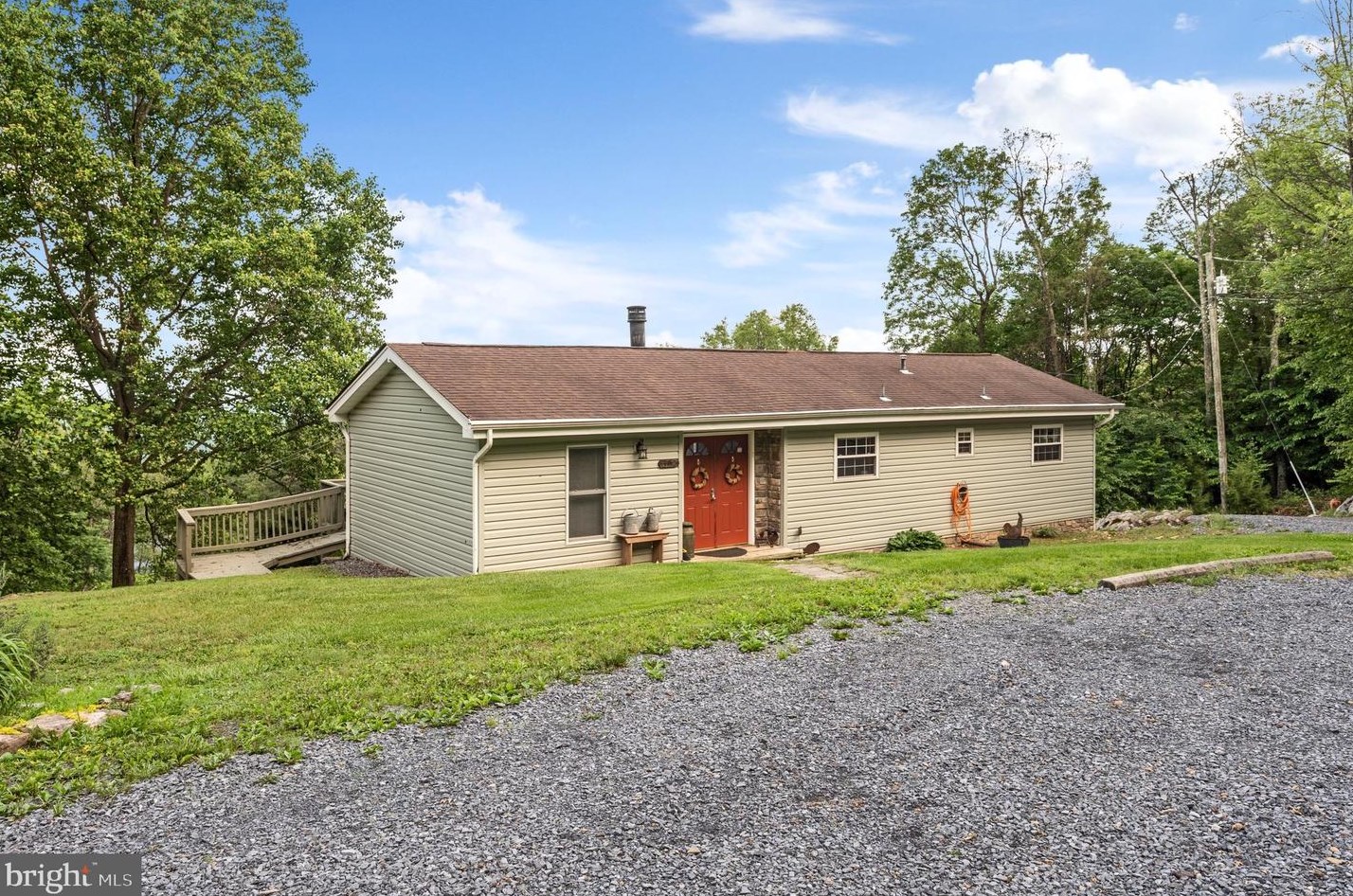 307 Fox Run Ln, Winchester VA  22602-3587 exterior