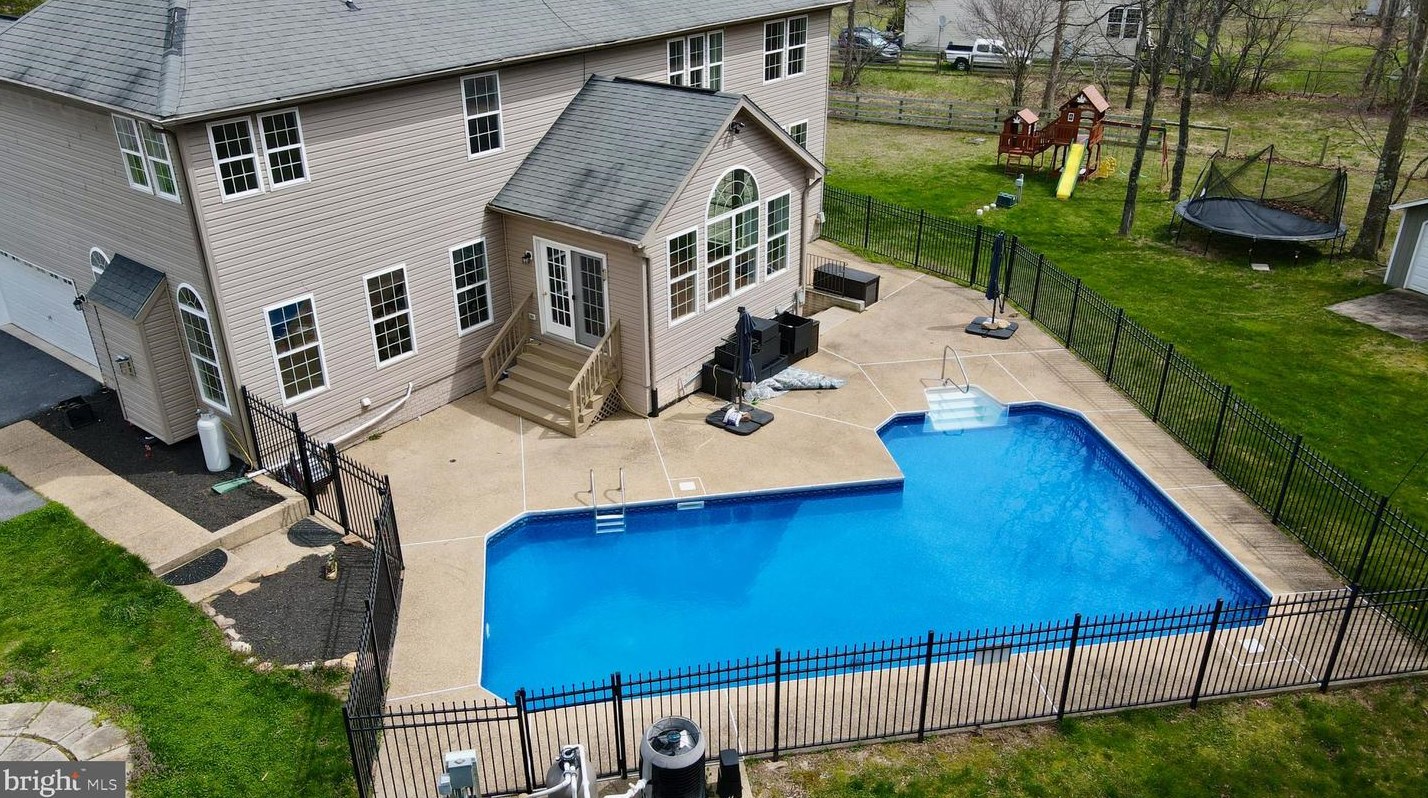 203 Cacapon Lane, Cross Junction, VA 22625