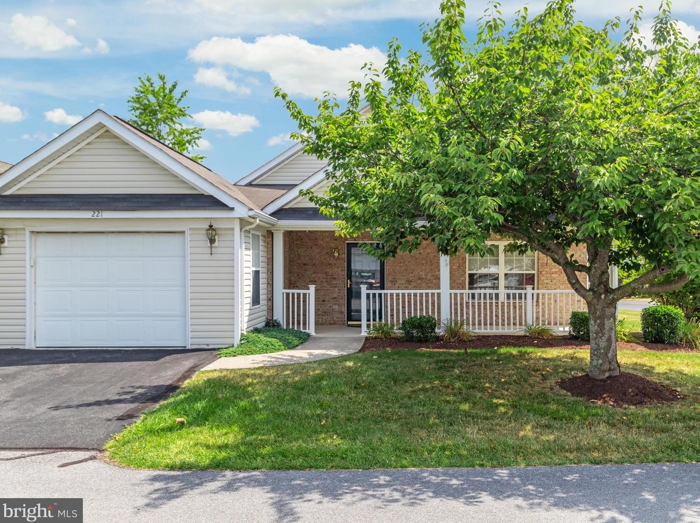 221 Crestwood Ln, Winchester, VA 22602