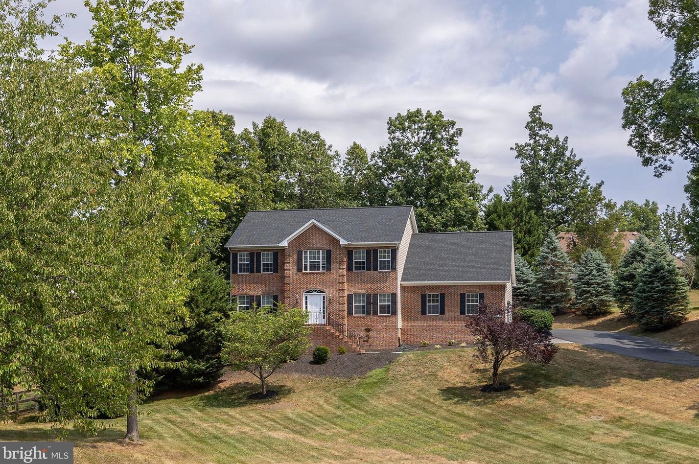 228 Mill Race Dr, Winchester, VA 22602