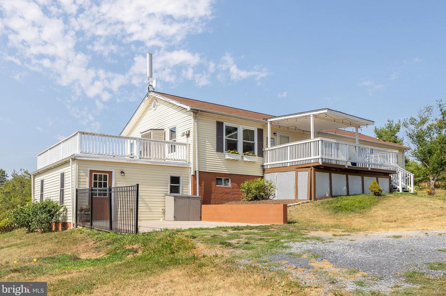 220 Snappy Ln, Winchester, VA 22602