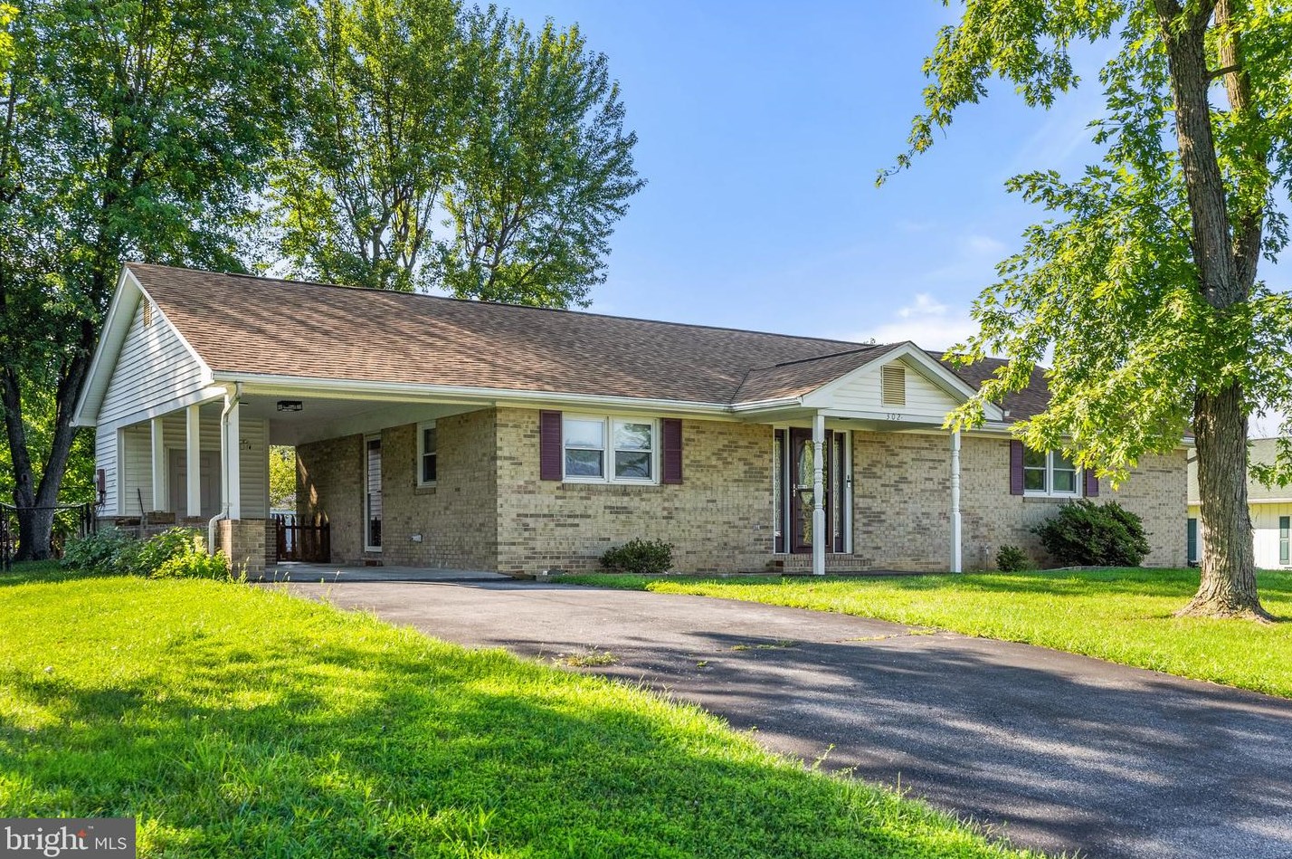 302 Fredericktowne Dr, Stephens City, VA 22655