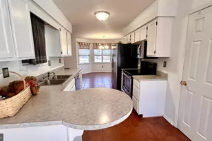 100 Greenbriar Cir, Cross Junction, VA 22625 - Photo 14