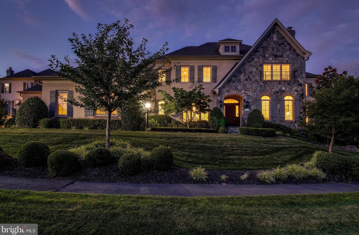 9637 Maymont Dr, Vienna, VA 22182-3011