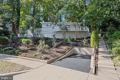 7807 Glenister Drive - Photo 1