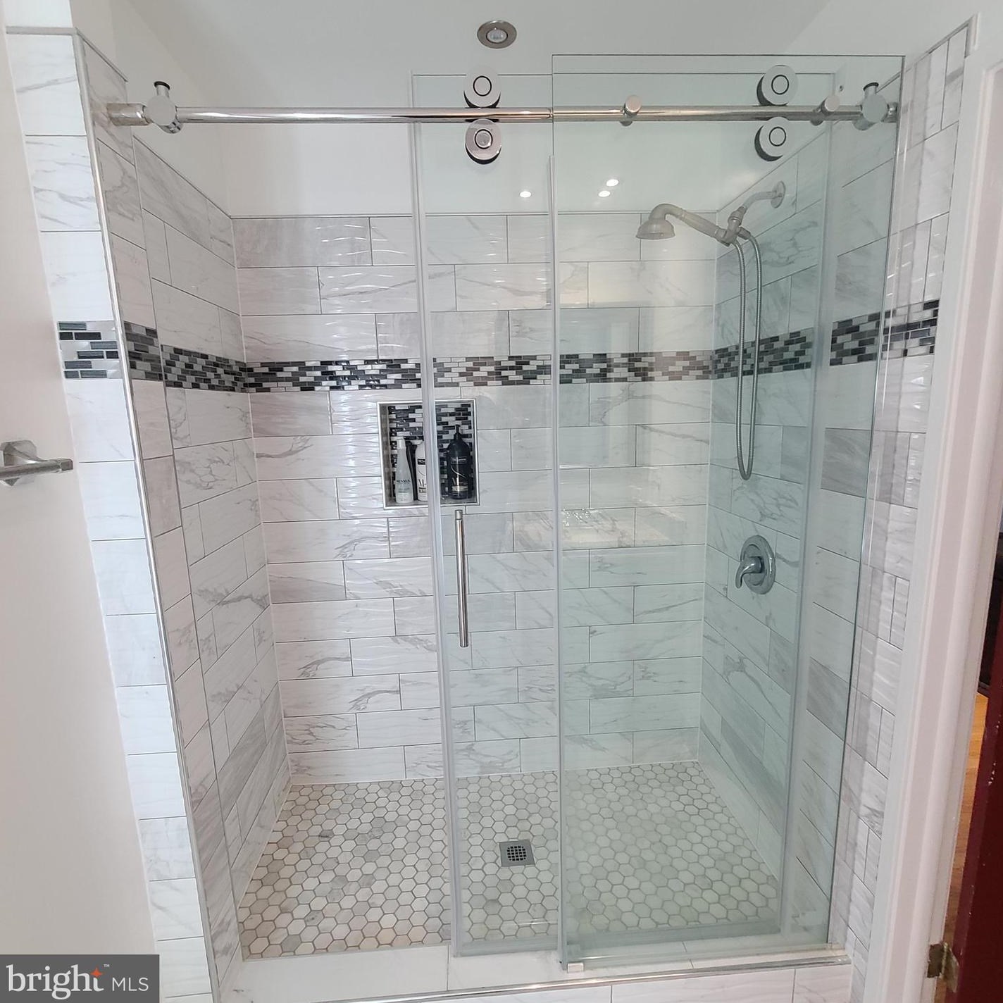 8726 Litwalton Ct, Vienna VA  22182-5012 exterior