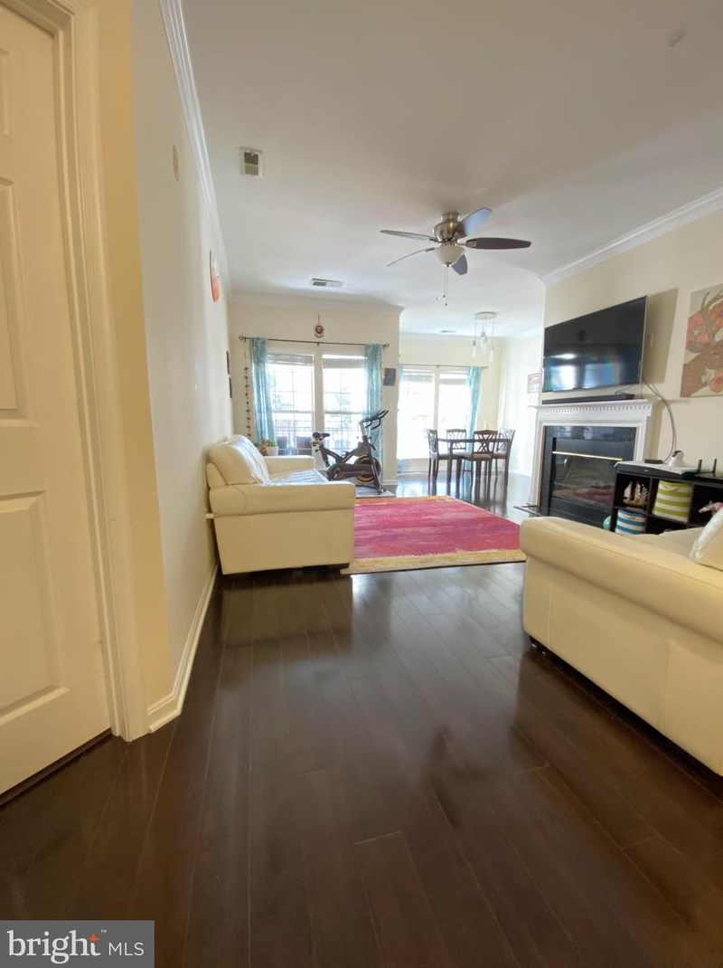 4140 Fountainside Ln, Fairfax, VA 22030-7438