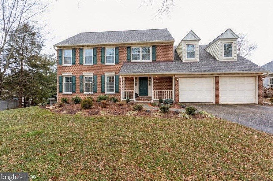 5207 Honeysuckle Ct, Centreville, VA 20120-1225