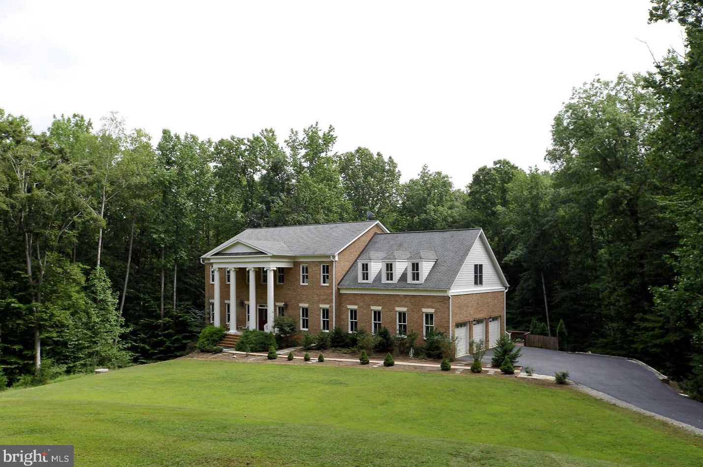 8309 Crestridge Rd, Fairfax, VA 22039-2311