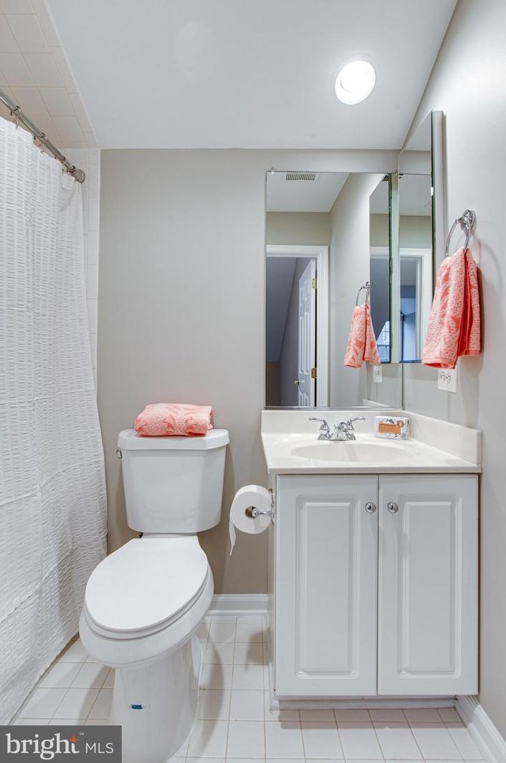 8896 Ashgrove House Ln, Vienna VA 22182-5550 exterior