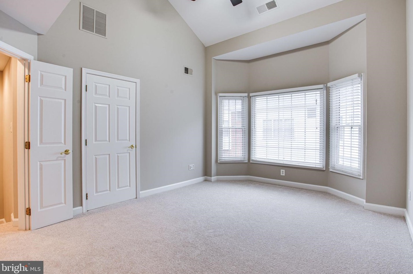 8896 Ashgrove House Ln, Vienna VA 22182-5550 exterior