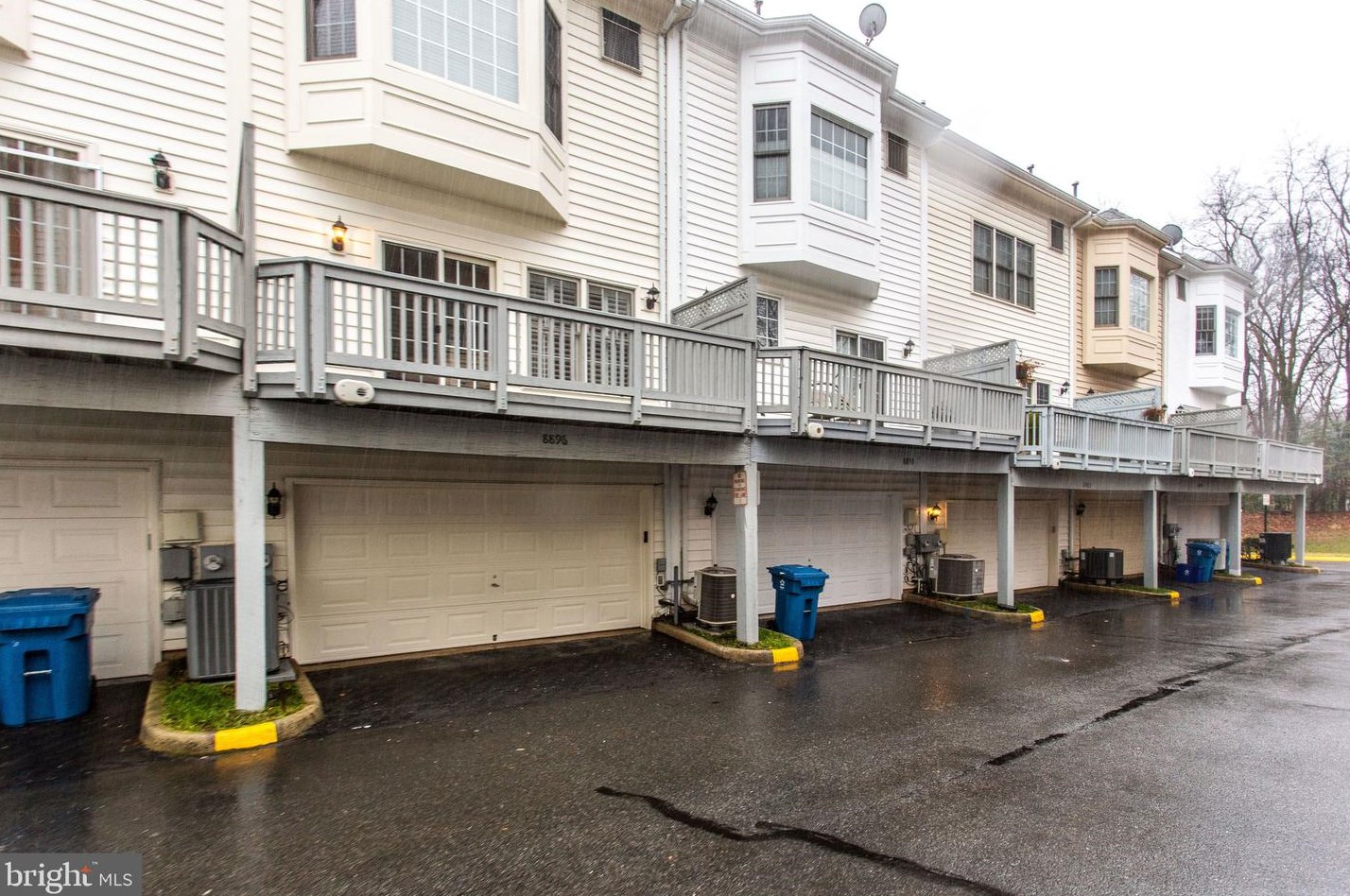 8896 Ashgrove House Ln, Vienna VA 22182-5550 exterior