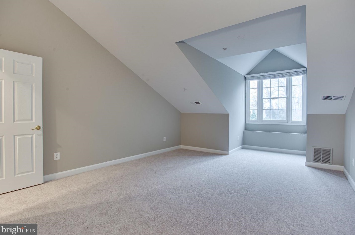 8896 Ashgrove House Ln, Vienna VA 22182-5550 exterior