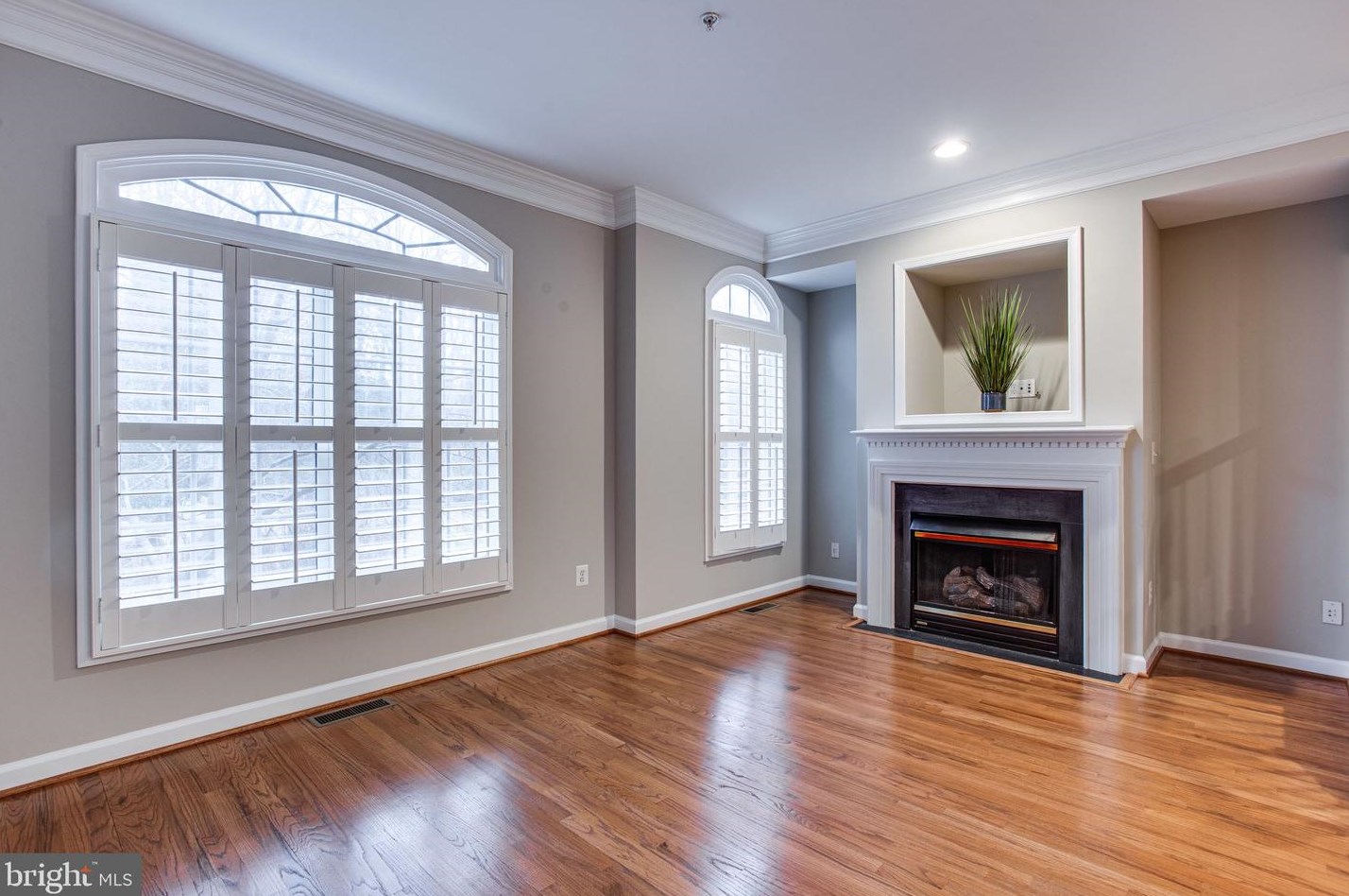 8896 Ashgrove House Ln, Vienna VA 22182-5550 exterior