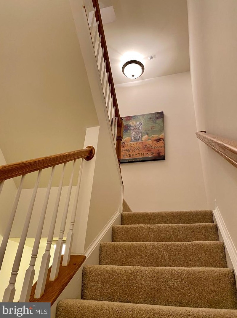 4424 Beechstone Ln, Fairfax, VA 22033-6027