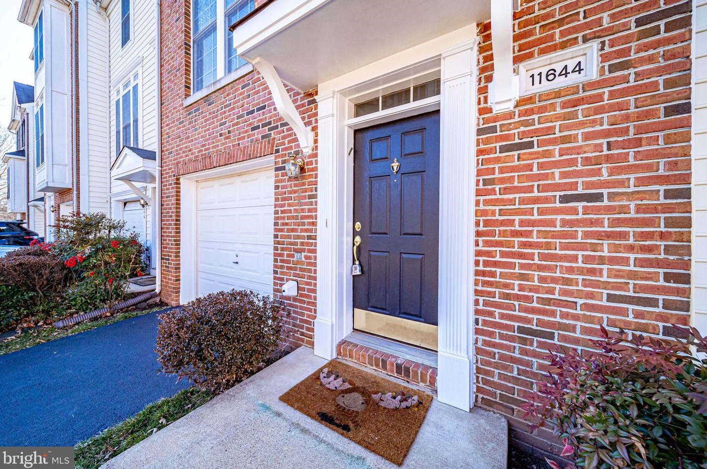 11644 Fairfax Center Woods Trl, Fairfax, VA 22030-8519
