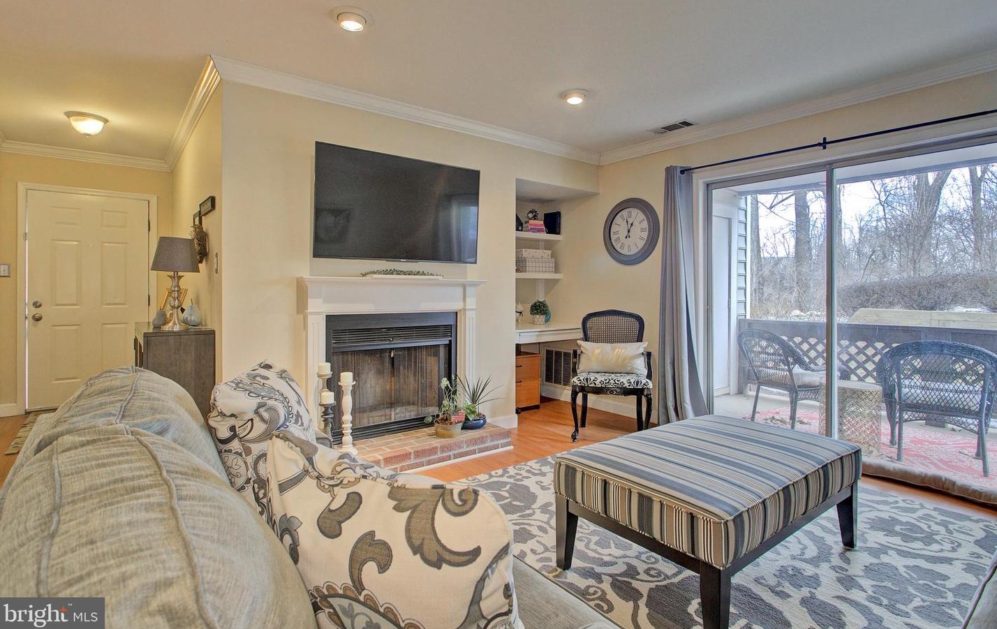 10196 Oakton Terrace Rd, Vienna, VA 22124-2928