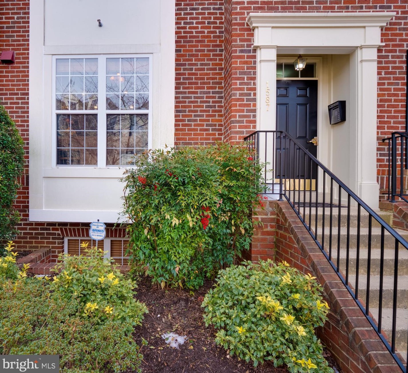 1587 Leeds Castle Dr, Vienna, VA 22182-5557