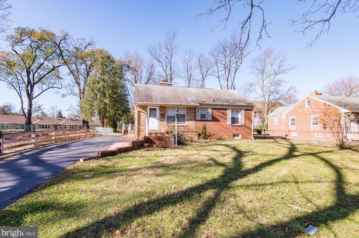 206 Lewis St, Vienna, VA 22180-4219