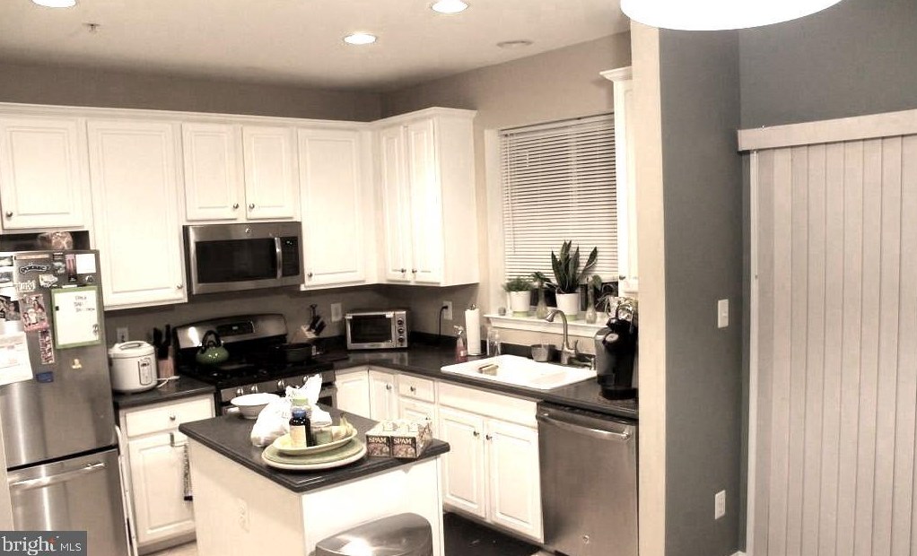 13065 Park Crescent Cir, Herndon, VA 20171