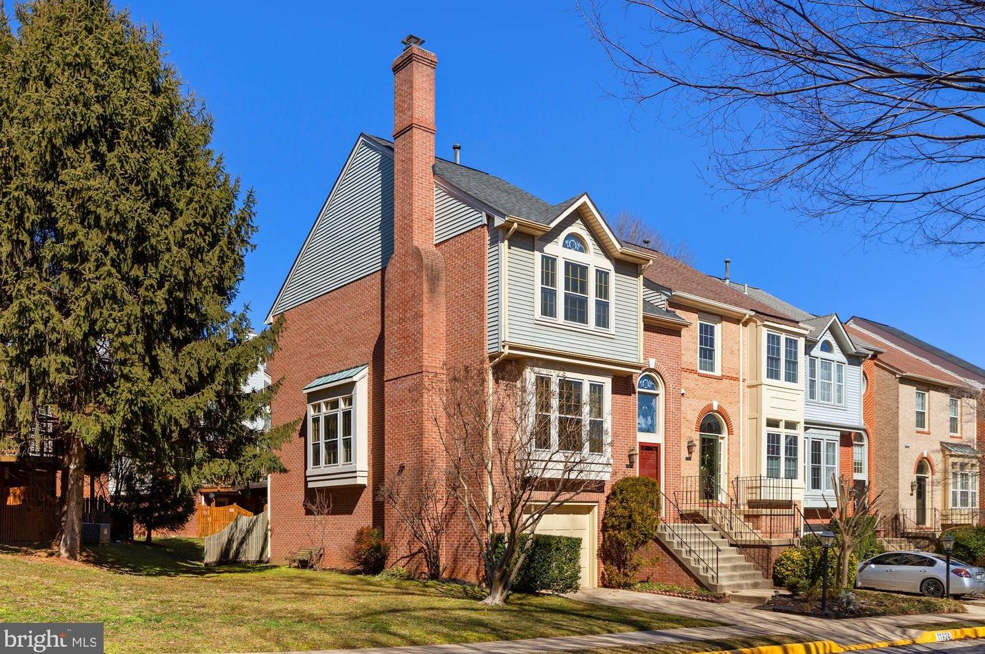 11924 Matthews Ct, Fairfax, VA 22033-4641