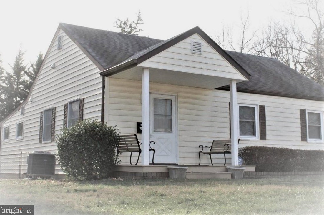 7341 Howard Ct, Falls Church, VA 22043