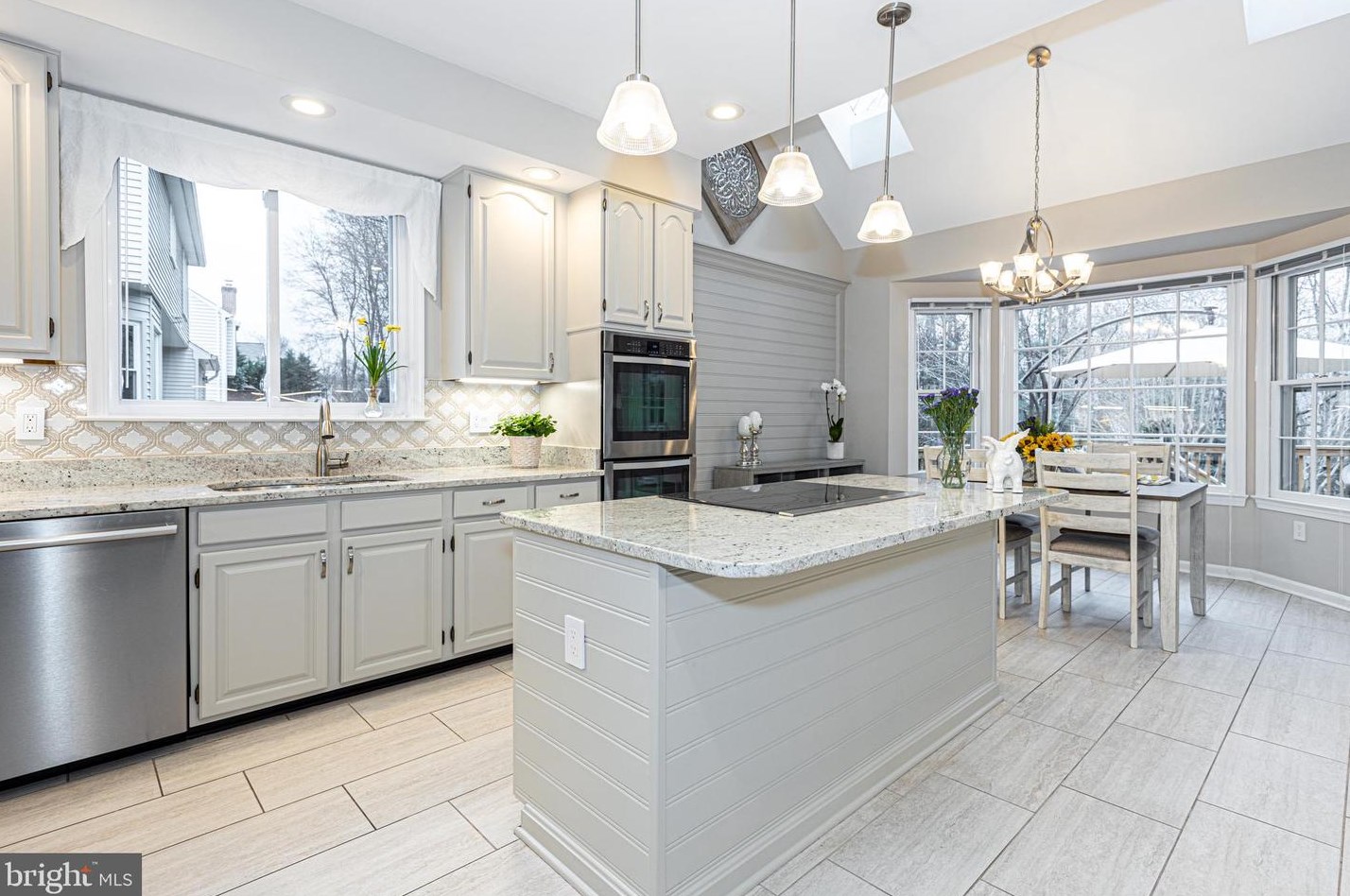 8306 Silverthorn Rd, Fairfax, VA 22039-3054
