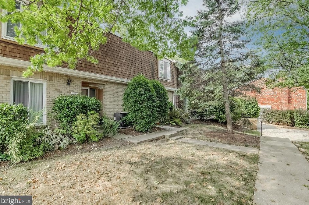 3735 Persimmon Cir, Fairfax, VA 22031