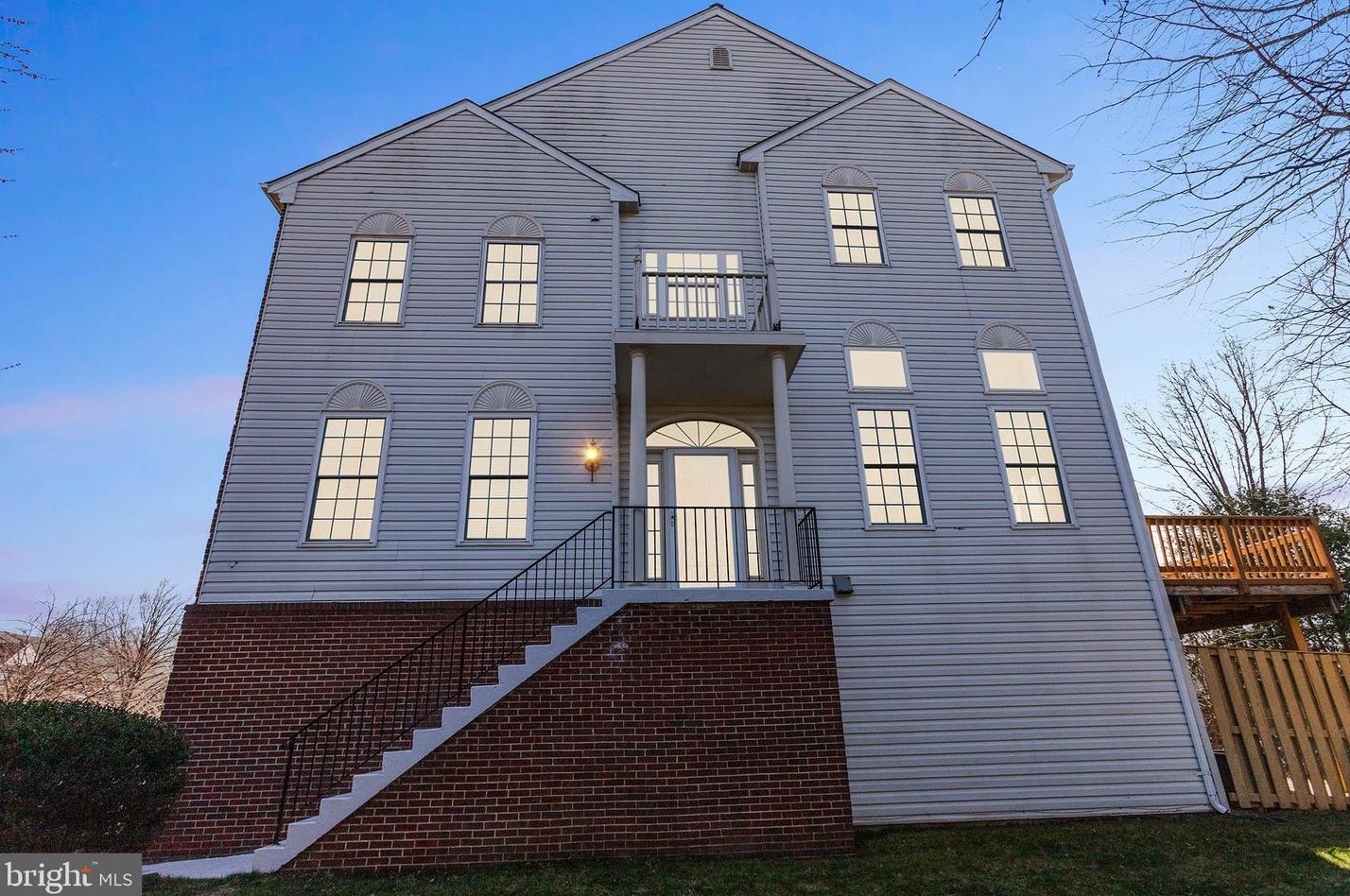2900 Mainstone Dr, Fairfax, VA 22031-1421