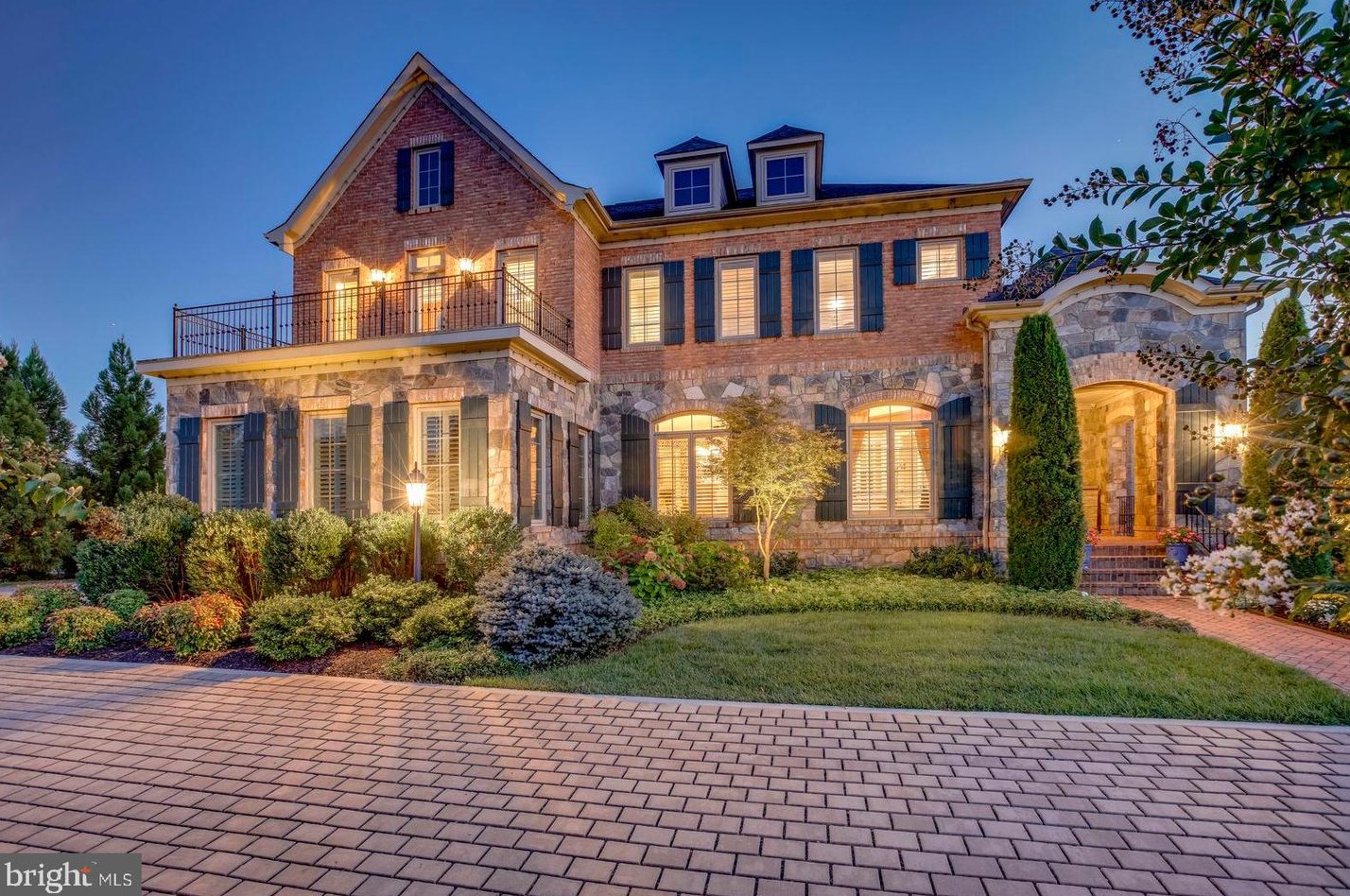 9631 Maymont Dr, Vienna, VA 22182-3011