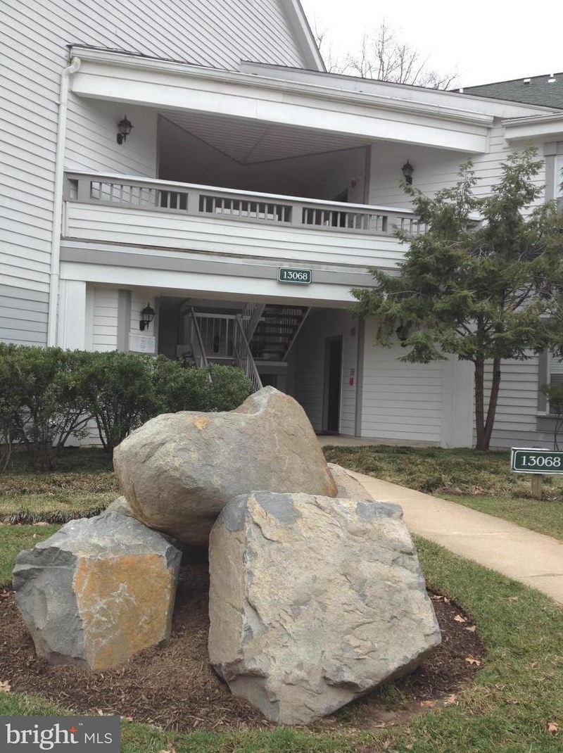 13068 Autumn Woods Way, Fairfax, VA 22033-5104