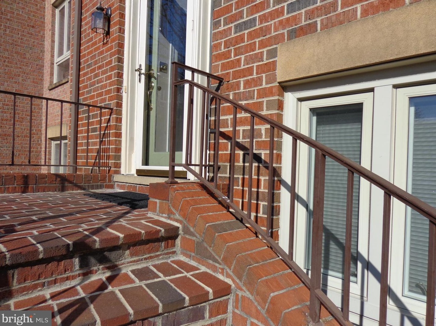 10123 Turnberry Pl, Vienna, VA 22124-2850