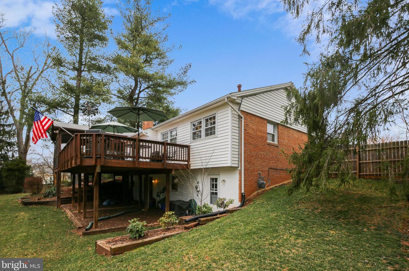 9517 Farmview Ct, Fairfax, VA 22032-1224