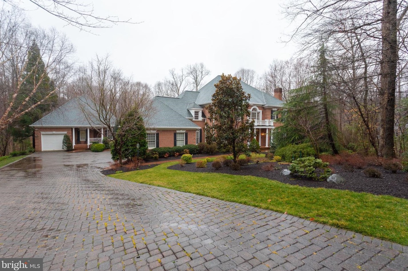 11051 Sandy Manor Dr, Fairfax, VA 22039-2054