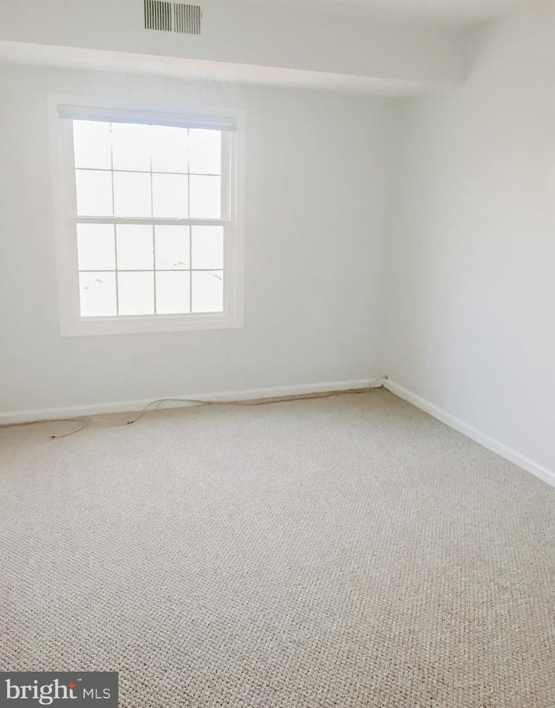 8231 Kings Charter Ln #105, Springfield, VA 22152