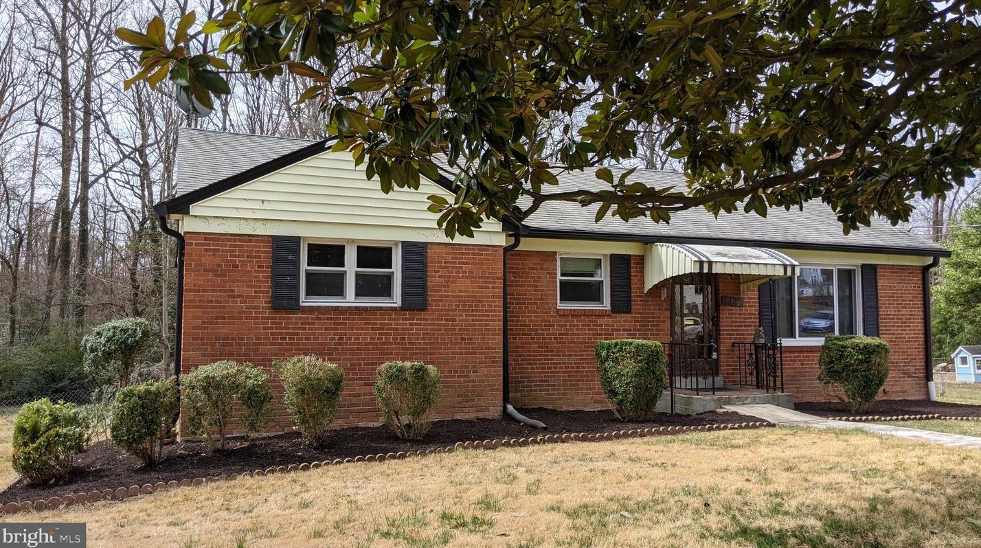 2308 Whitcomb Pl, Falls Church, VA 22046