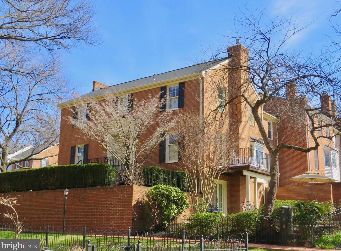 8255 Taunton Pl, Springfield, VA 22152