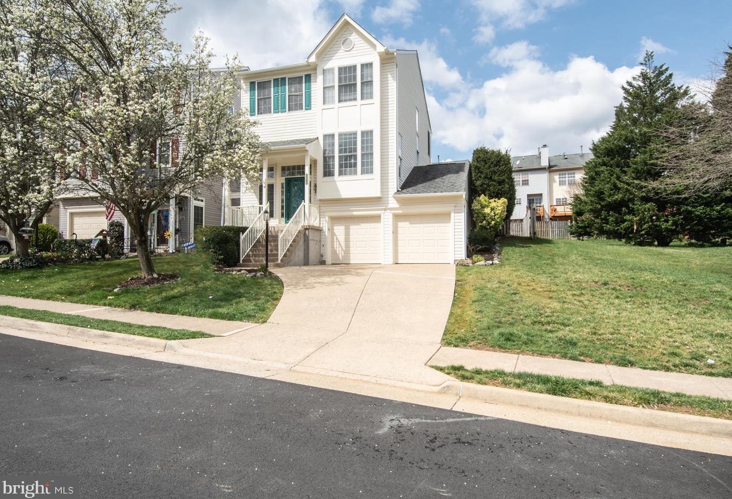 6526 Creek Run Dr, Centreville, VA 20121-3865