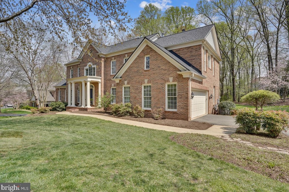 3107 Saddle Crest Ln, Vienna, VA 22124-2341