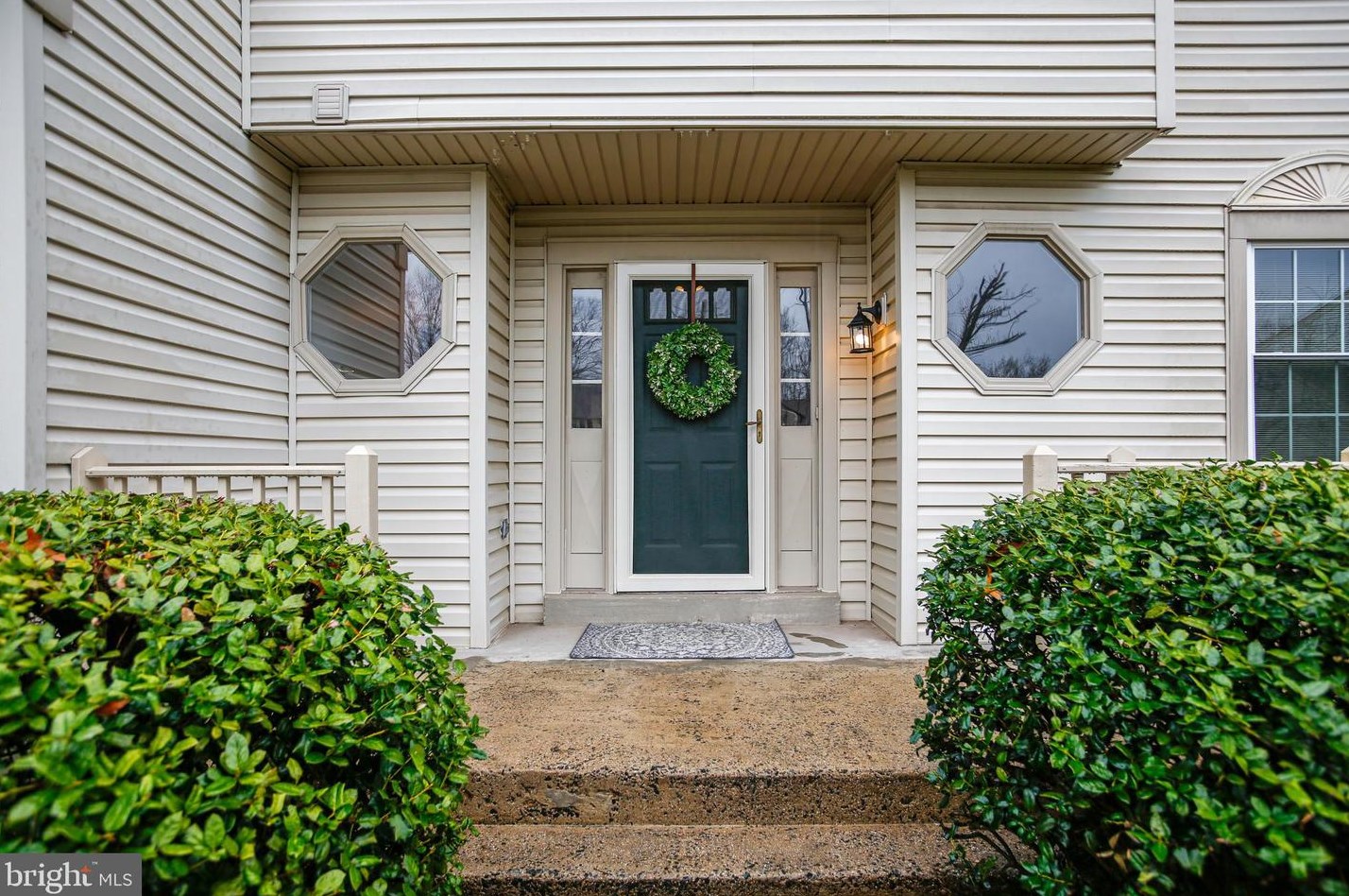 5203 Woodleaf Ct, Centreville, VA 20120-4100