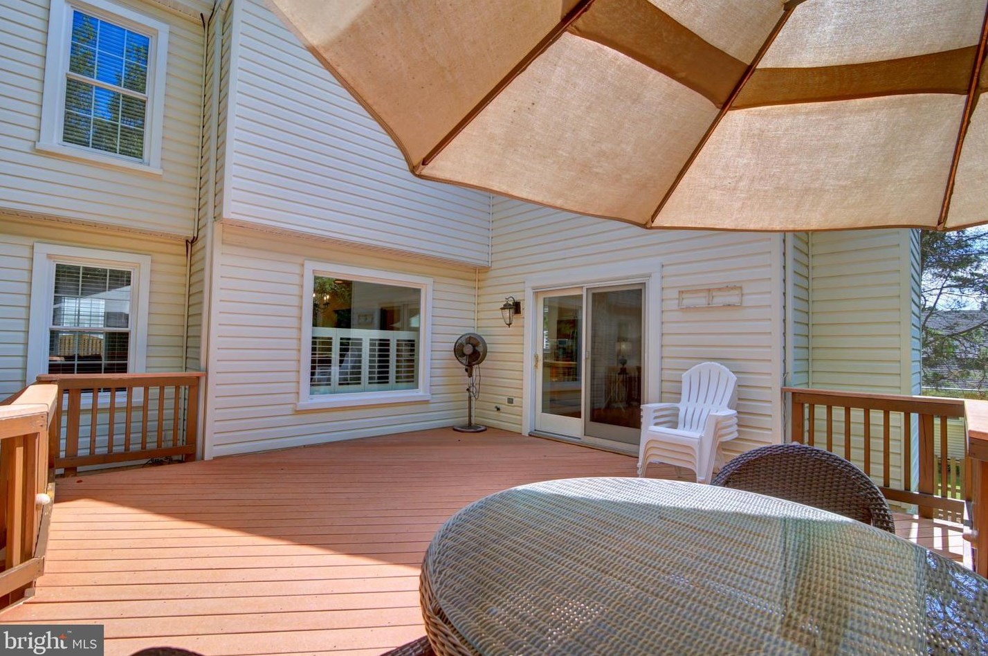 14366 Quail Pond Ct, Centreville VA  20120-1652 exterior