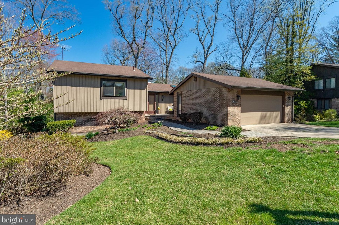 10604 Fiesta Rd, Fairfax, VA 22032-3711