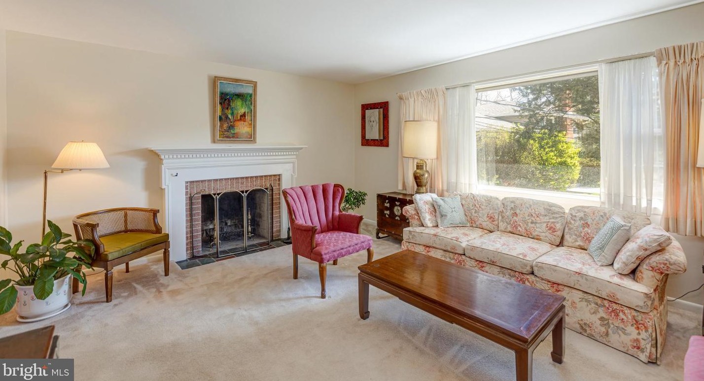 604 Longview Ct, Vienna, VA 22180-3637